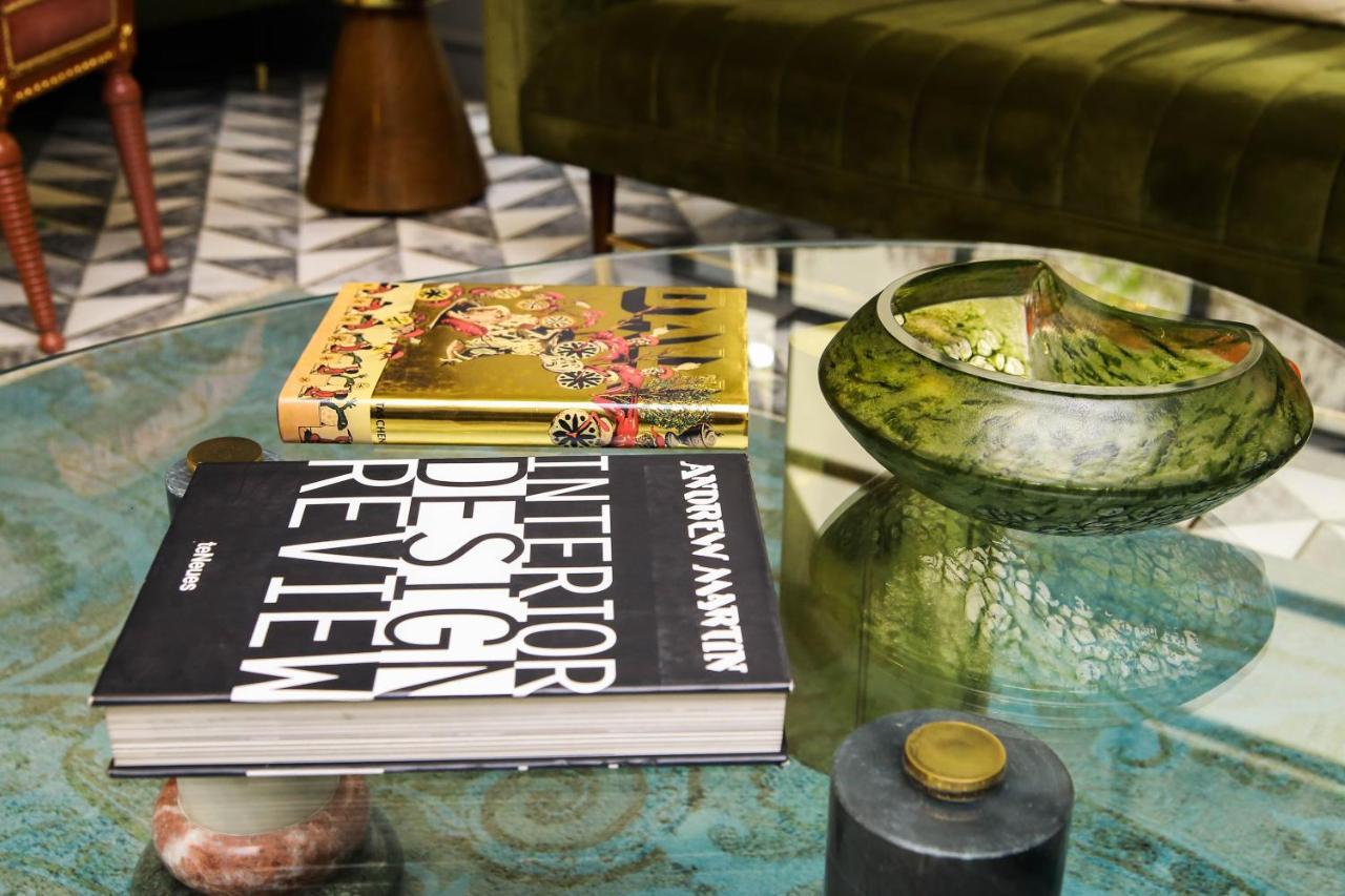 Ambiance Boutique Art Hotel לאהור מראה חיצוני תמונה Interior design by Mark Rothwell