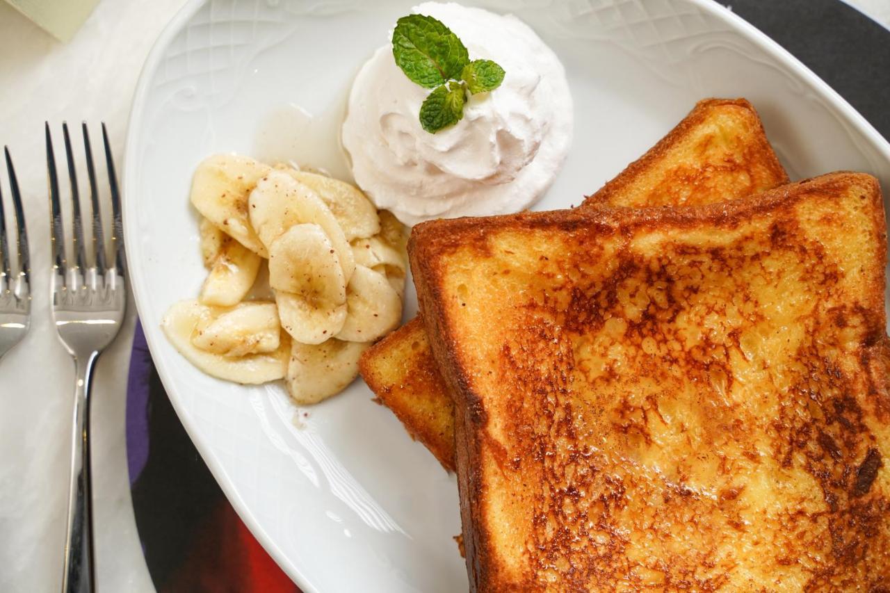 Ambiance Boutique Art Hotel לאהור מראה חיצוני תמונה French toast with bananas