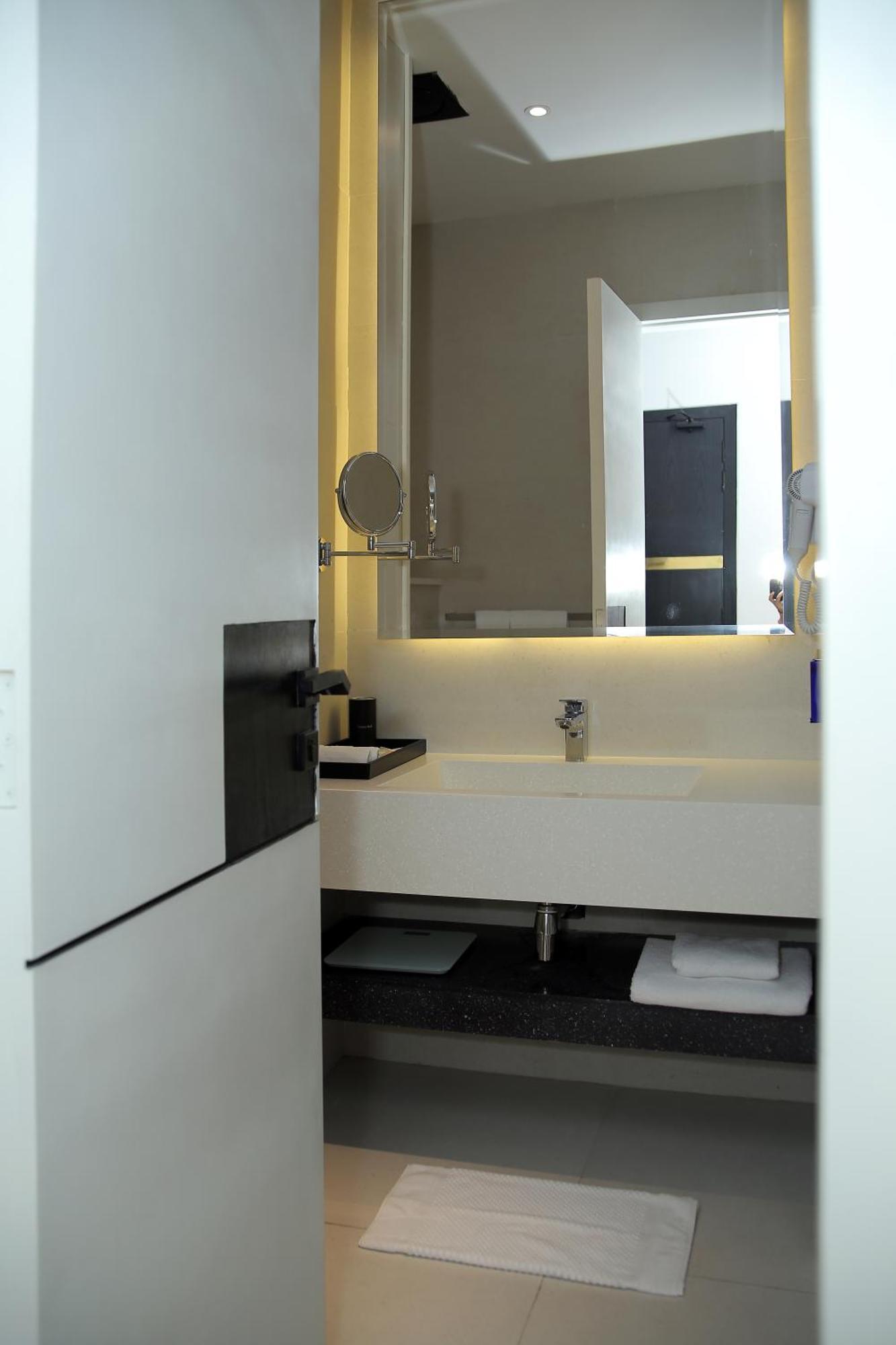 Ambiance Boutique Art Hotel לאהור מראה חיצוני תמונה Bathroom