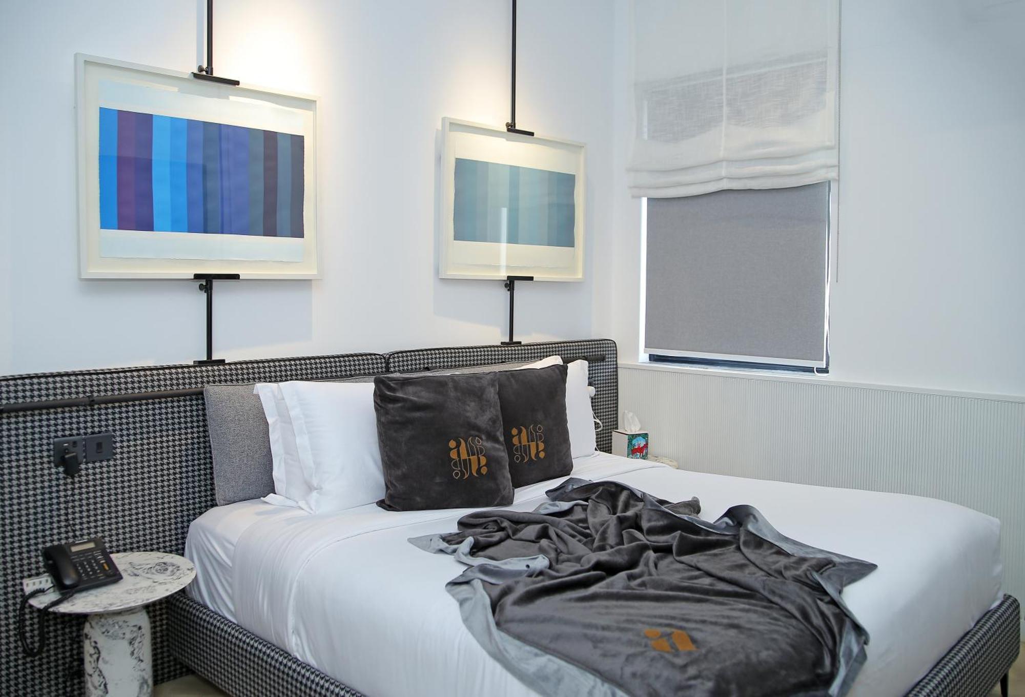 Ambiance Boutique Art Hotel לאהור חדר תמונה A bedroom at the Standard East Village