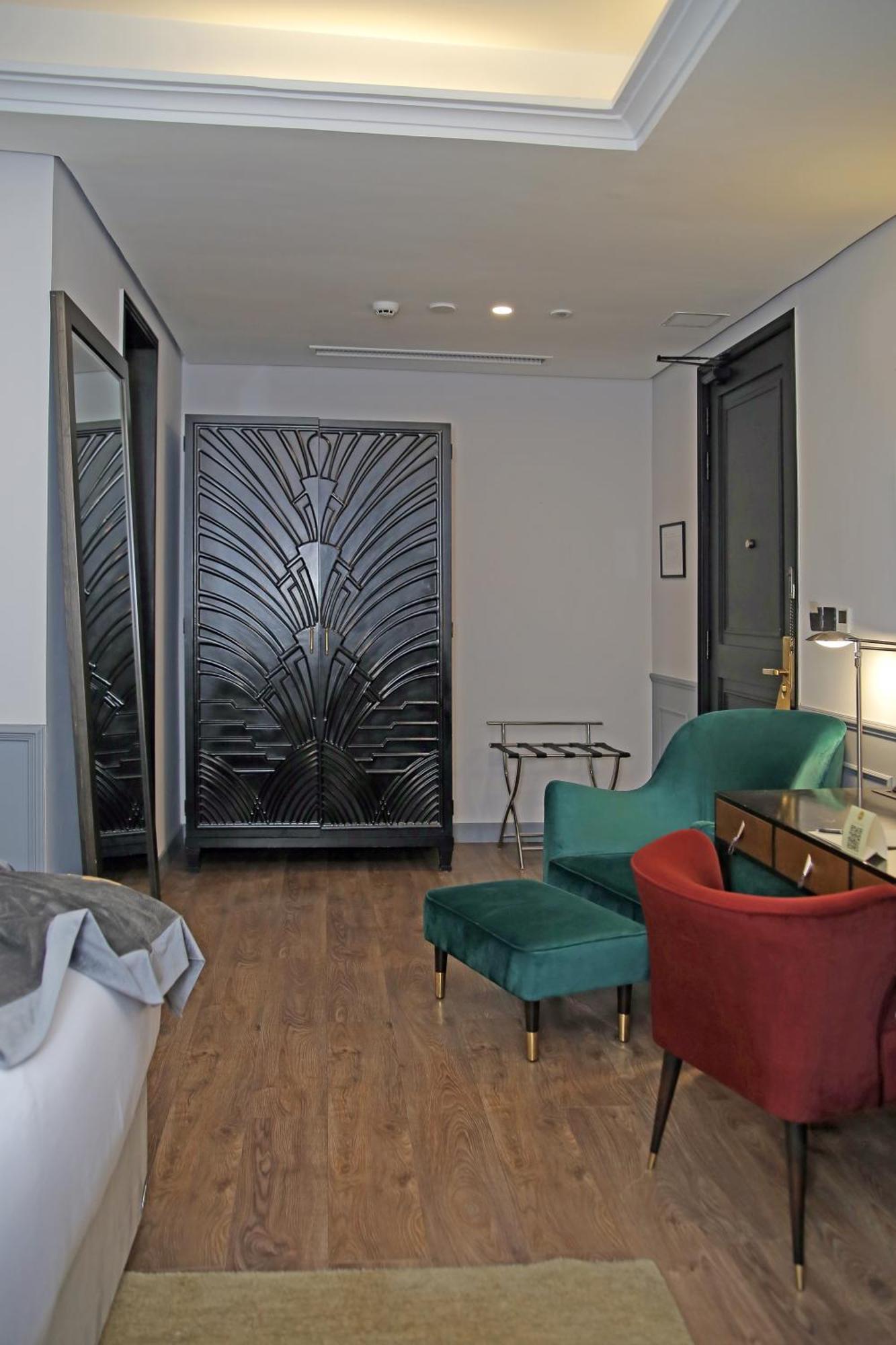 Ambiance Boutique Art Hotel לאהור חדר תמונה A room at the Hotel de Crillon