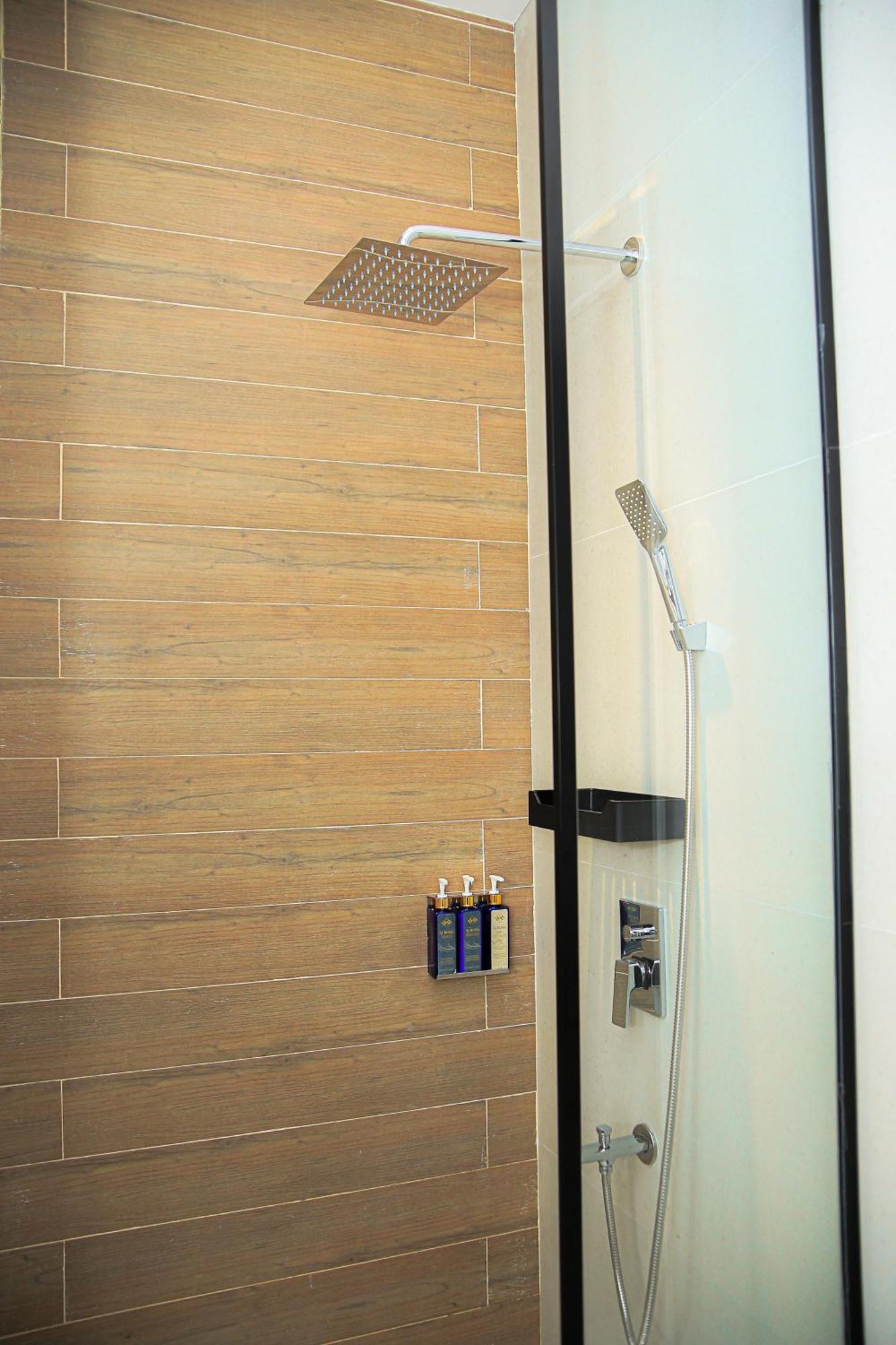Ambiance Boutique Art Hotel לאהור חדר תמונה A shower